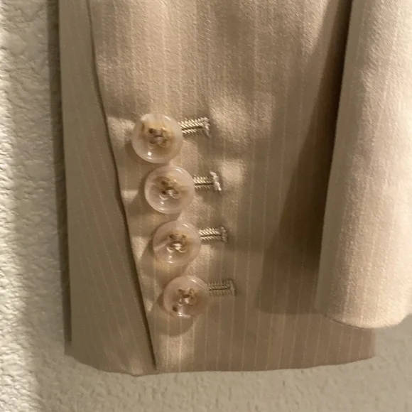 Ann Taylor suit. - Picture 6 of 9